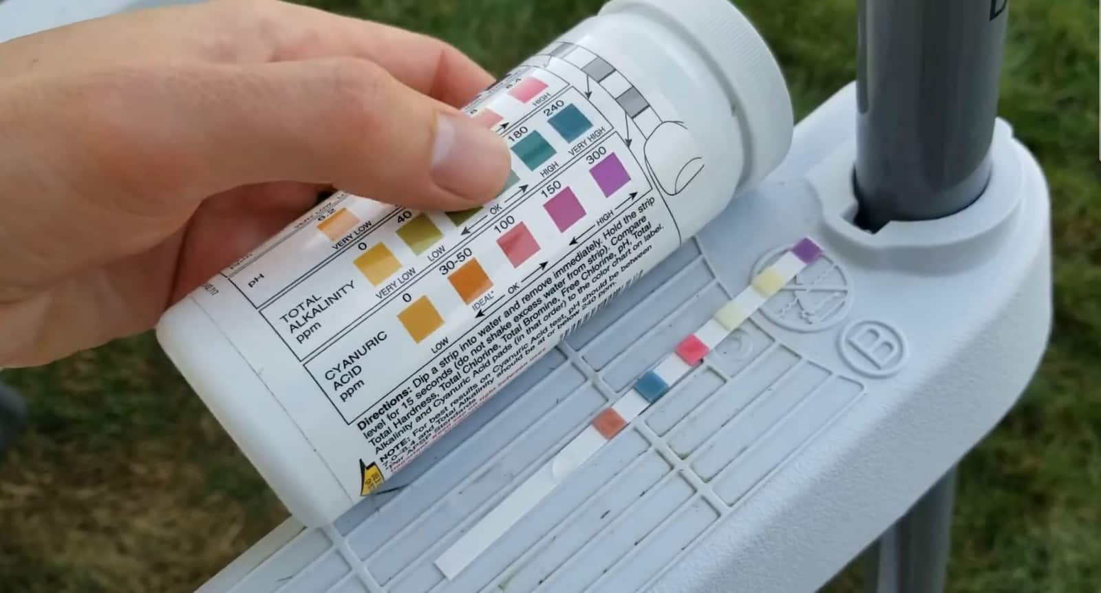 how-to-use-pool-test-strips-and-how-to-read-test-strips